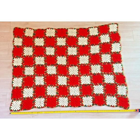 VTG Christmas Crochet Afghan Granny Squares Blanket Throw Red Green 66 X 54" - Picture 3 of 5